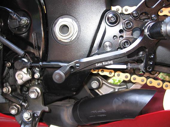 14_Sato_Racing_Black_Rearset_35mm_up_30_mm_back.JPG