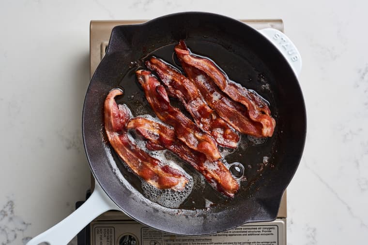 19-10-14_Kitchn87579-cast-iron_Skills-Battle_Bacon.jpg