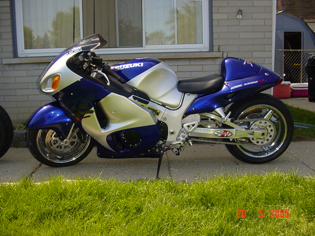 2004_busa_zx10_006.jpg