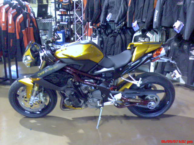 2008_Benelli_Cafe_Racer.jpg