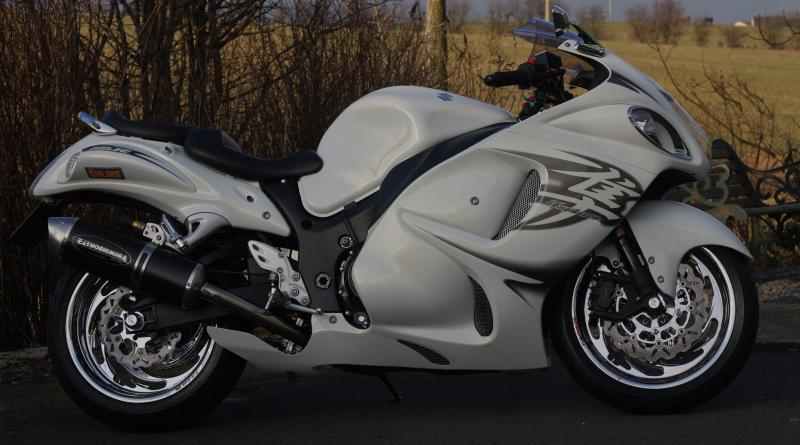 2011 white hayabusa 001.jpg