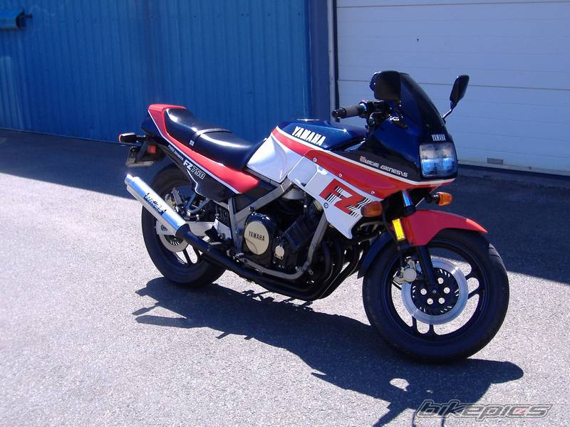 '86 FZ750.jpg