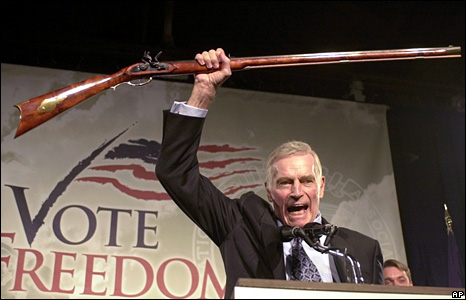 _44543795_charlton_heston_nra466ap.jpg