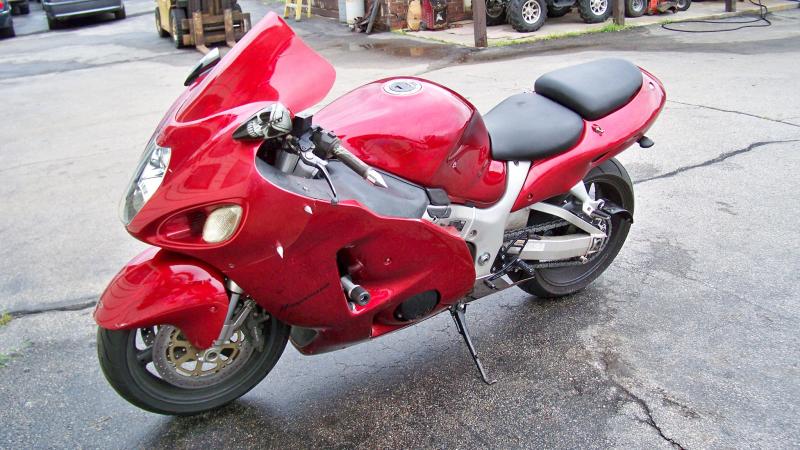 BUSA01RED23.jpg