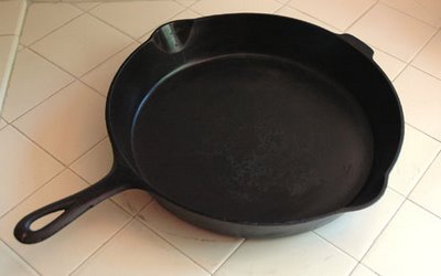 CastIronFryingPanSeasoned.jpg