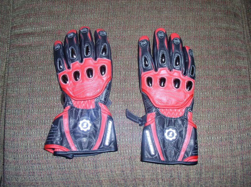 Gloves1.jpg