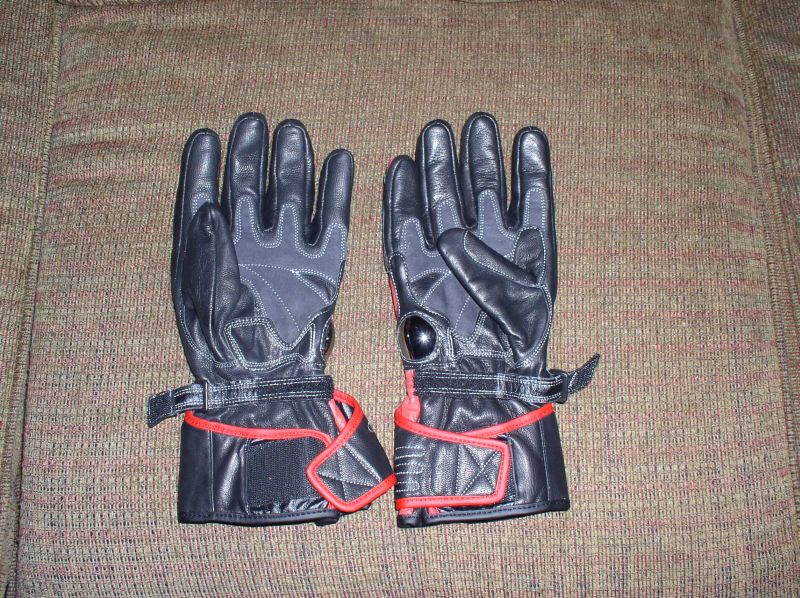 Gloves2.jpg