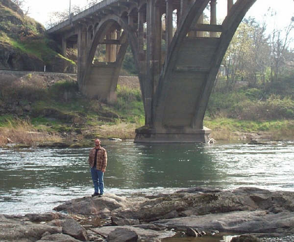 Greg_20on_20Umpqua_20River.jpg