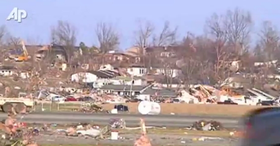 Harrisburg+Illinois+vs.+Tornado%27s+Path+of+Destruction+Aftermath+2.jpg