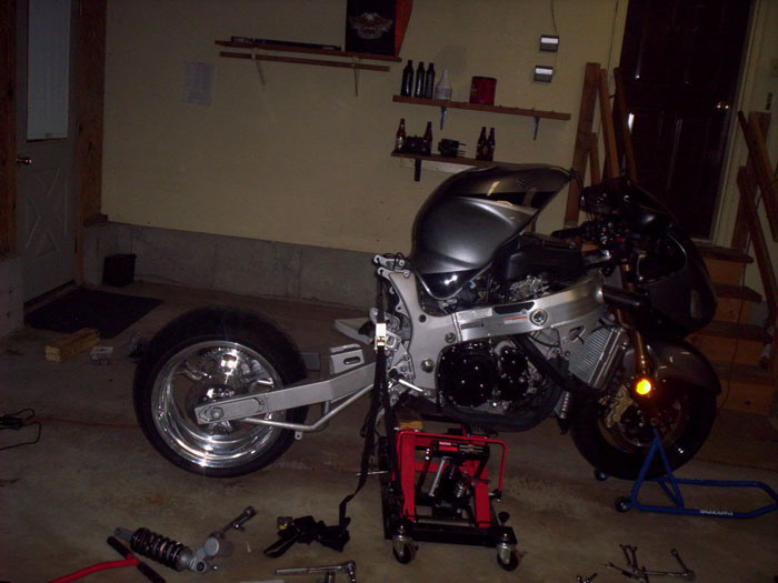 haya_swingarm_tire_onrear_700.jpg