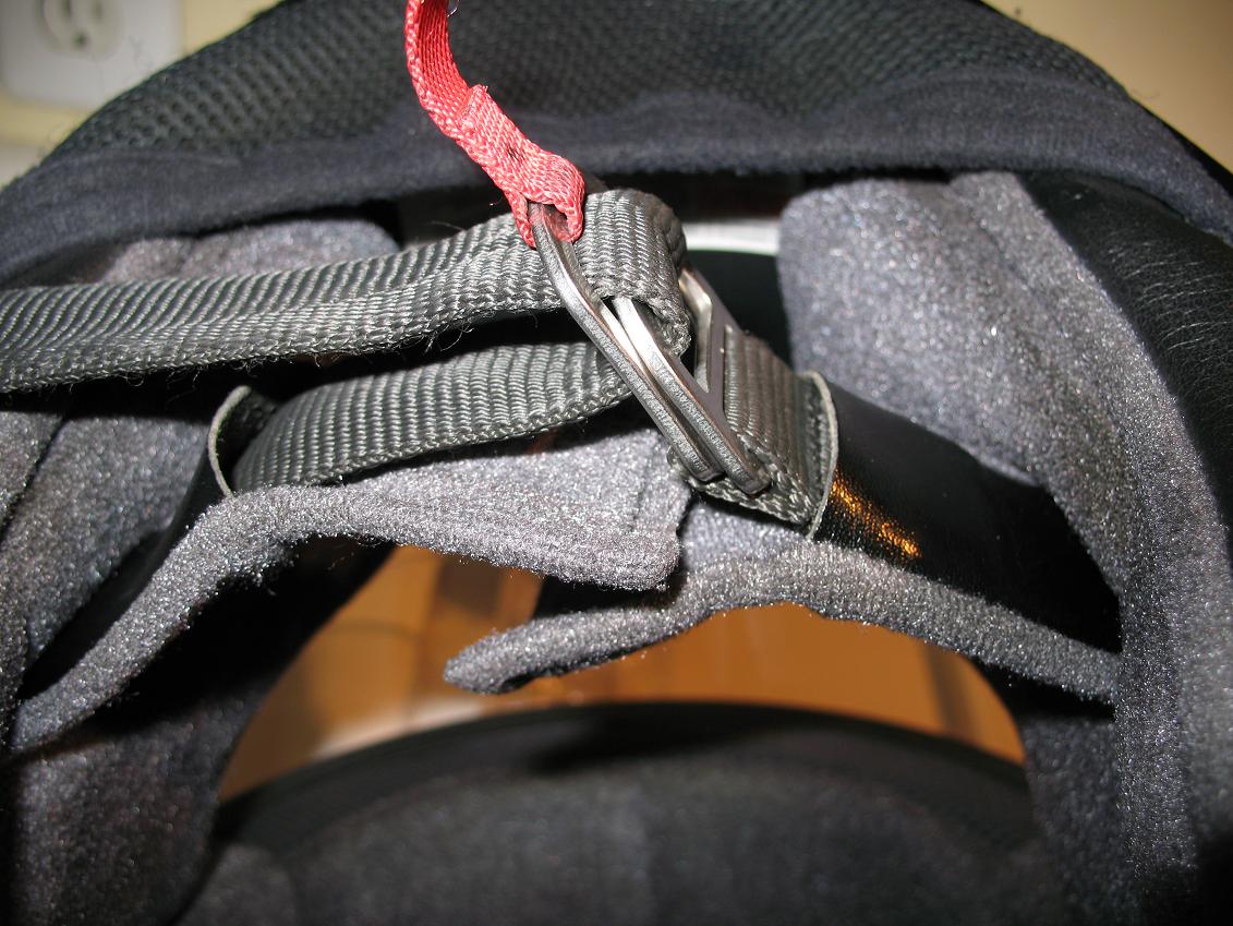 helmet_strap_004.jpg