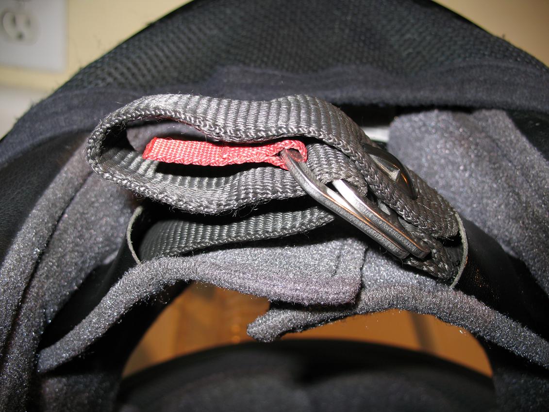 helmet_strap_006.jpg