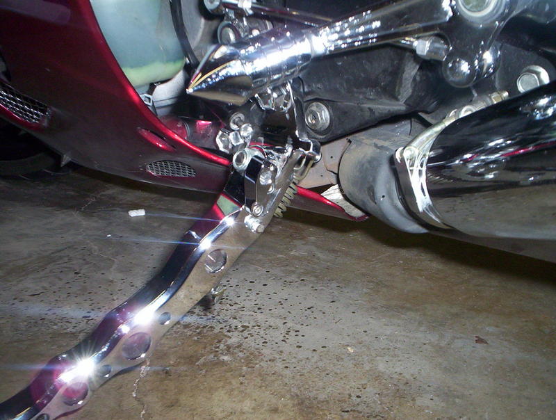 kickstand bolt 001.jpg