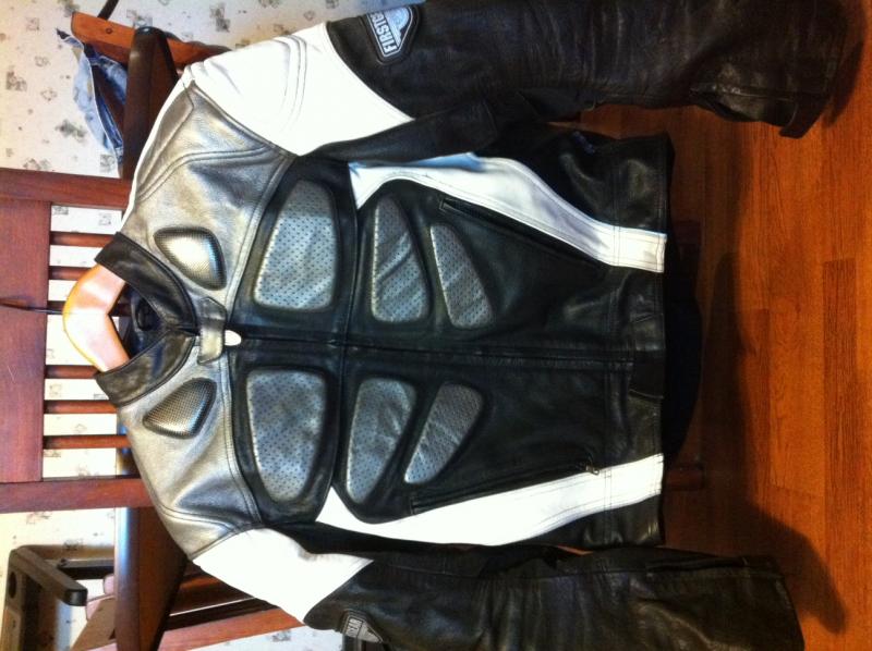 Leather jacket front sz 44.jpg