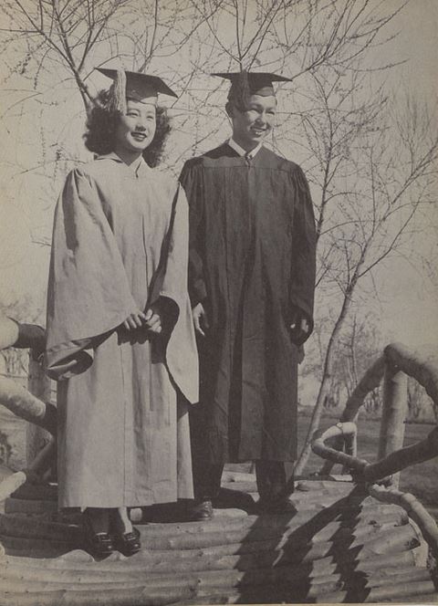 manzanar-graduates.JPG