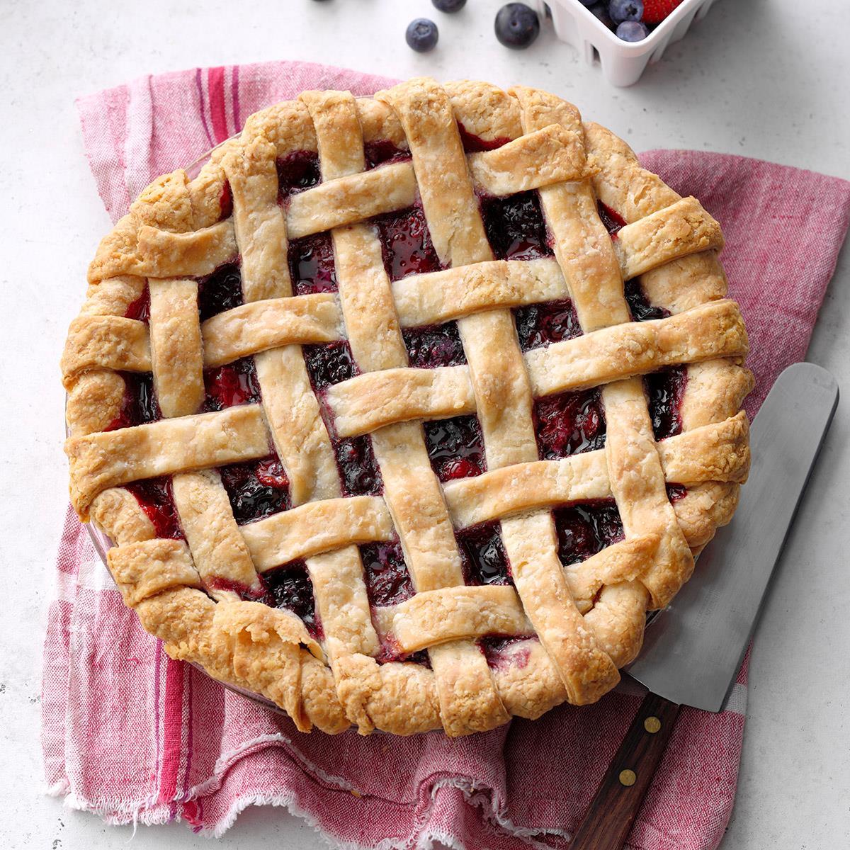 Mixed-Berry-Pie_EXPS_DIYD19_170770_E05_15_1b.jpg