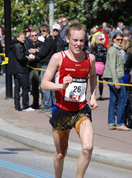 poop-marathon-runner.jpg