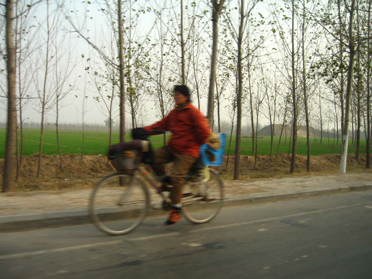 Riding_a_bike_in_the_country.jpg