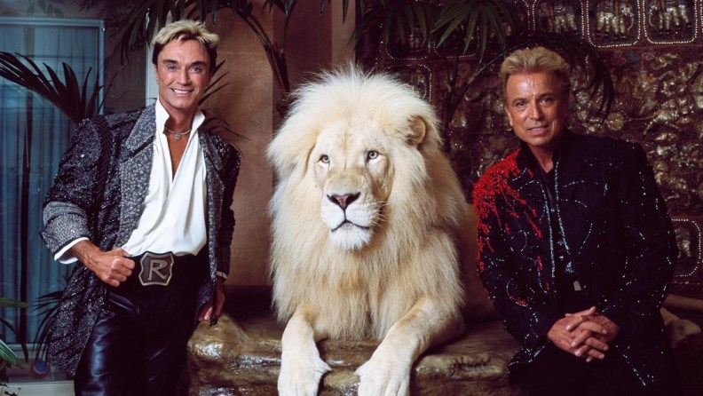 Siegfried-Roy-Horn-Tiger-Trainer-Fault-FEATUREjpg.jpg