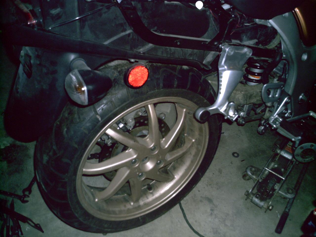 Single_Sided_Swingarm_02_paint.JPG