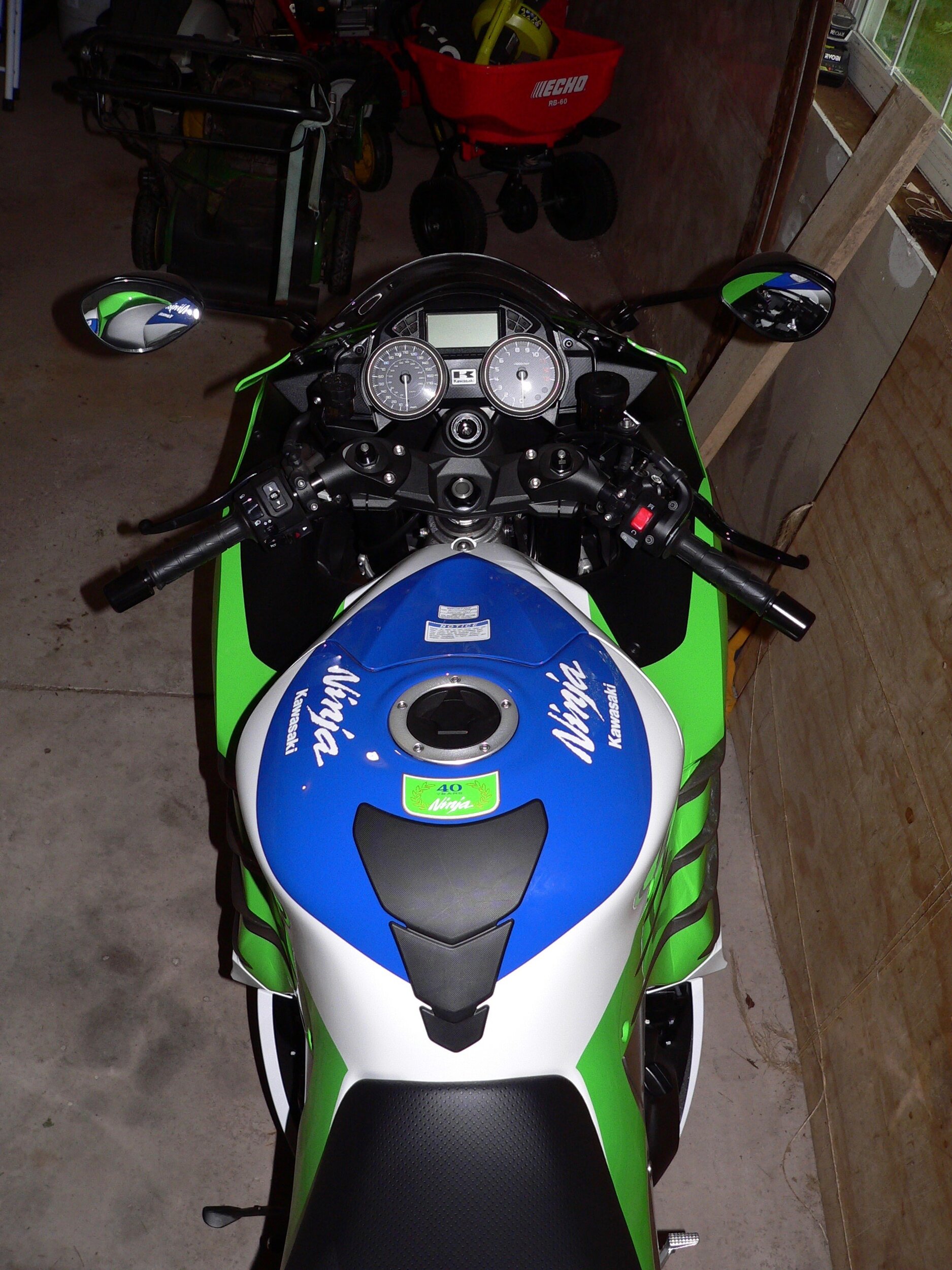 tankpad.gastank.treecover.hforkcaps.handlebars.LHcontrols.instruments.reservoirs.updates.ZX-14R.jpeg