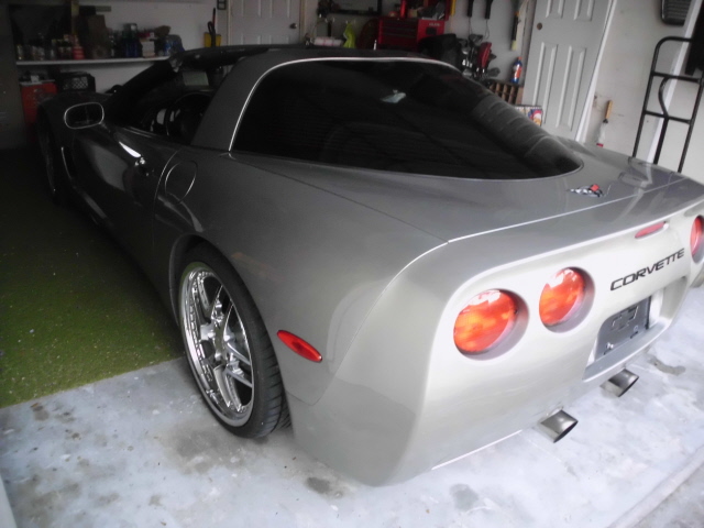 vette%20in%20garage%20day%20one.JPG