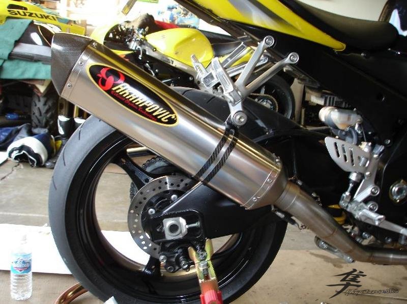 Post-6-40151-akrapovic4